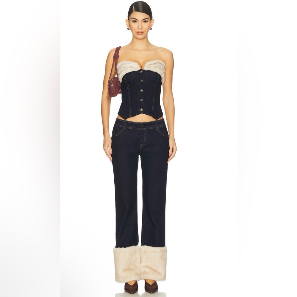Elegant Black Flare Jeans with Faux Fur Trim
